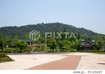 山 古建築 墓 35128297