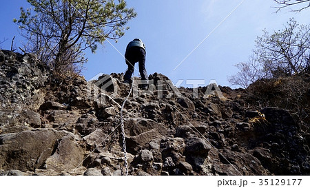 岩櫃山ピーク手前にある鎖場 35129177