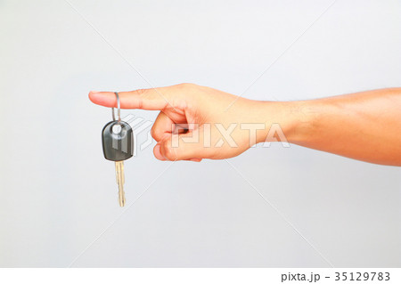 man hand holding keys 35129783