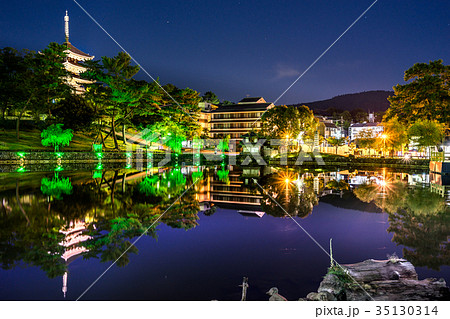 月の光に照らされた、猿沢の池と五重塔(奈良県奈良市登大路町猿沢49) ※作品コメント欄に撮影位置情報 月の光に照らされた、猿沢の池と五重塔(奈良県奈良市登大路町猿沢49) ※作品コメント欄に撮影位置情報 35130314