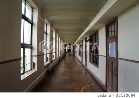 旧豊郷小学校の廊下 旧豊郷小学校の廊下 35130694