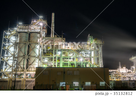 広畑埠頭の工場夜景（兵庫県 姫路市 広畑区富士町） ※作品コメント欄に撮影位置情報有り 35132812