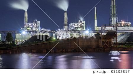 広畑埠頭の工場夜景（兵庫県 姫路市 広畑区富士町） ※作品コメント欄に撮影位置情報有り 35132817