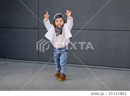 model child hip-hop.baby in a baseball cap. 35132861