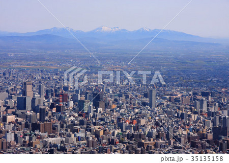 春の藻岩山から見る札幌市街地と樺戸山地 春の藻岩山から見る札幌市街地と樺戸山地 35135158
