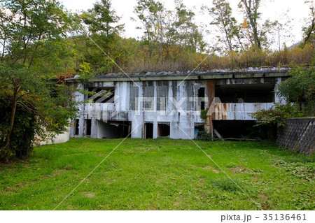 1977年火山遺構公園にて。 35136461