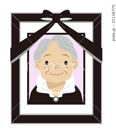 おばあさん　遺影　黒枠　額縁 35136770