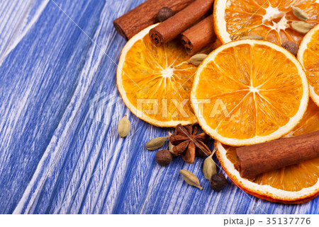 Dry slices of orange, cinnamon, allspice and 35137776