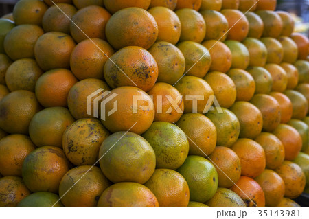 Oranges 35143981