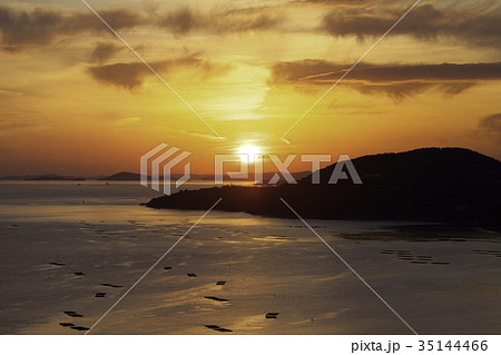 夕日に浮かぶ瀬戸の島々 夕日に浮かぶ瀬戸の島々 35144466