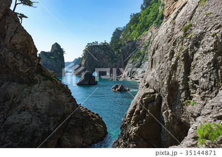 【岩手県田野畑村北山崎】高さ200ｍの断崖が連なる景勝地、北山崎はまさに息をのむ海のアルプス 35144871