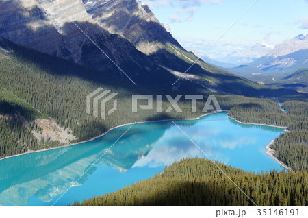 ペイトー湖　カナディアンロッキー 35146191