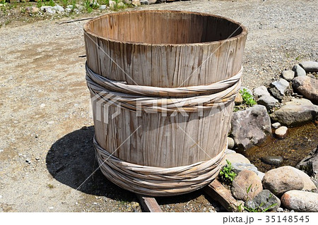 木製の桶 35148545