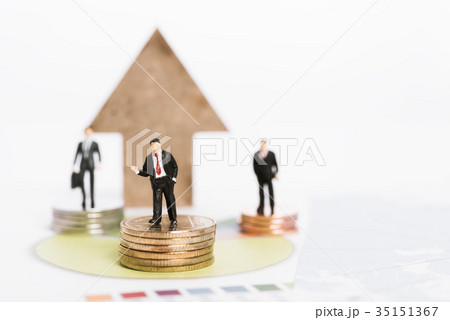 Business market share stock,miniature people Business market share stock,miniature people 35151367