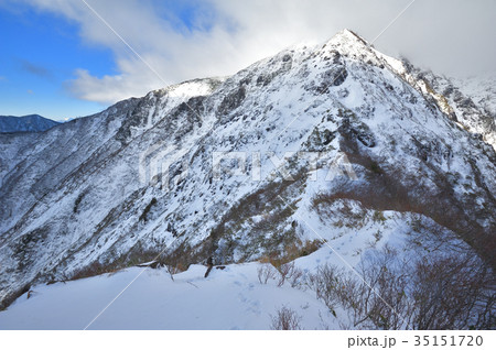 初冬の谷川岳　西黒尾根から谷川岳山頂を見る 35151720