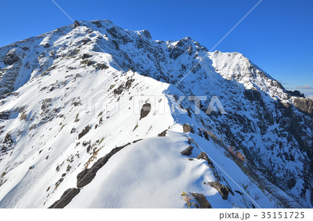 初冬の谷川岳　西黒尾根から谷川岳山頂を見る 35151725