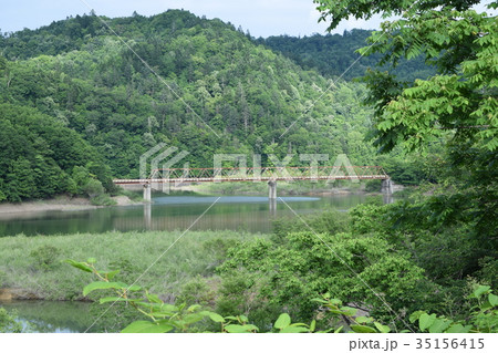 桂沢湖に架かる橋 35156415