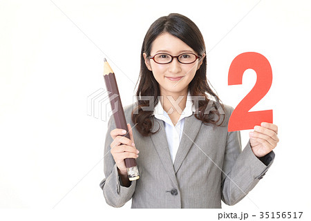 数字を持つ女性教師 数字を持つ女性教師 35156517