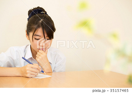 女子高生 18歳 選挙 投票用紙 女子高生 18歳 選挙 投票用紙 35157465