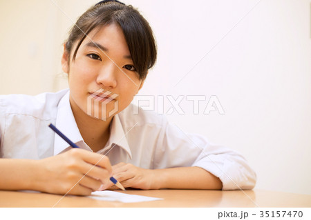 女子高生 18歳 選挙 投票用紙 女子高生 18歳 選挙 投票用紙 35157470