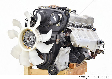 自動車のエンジン 35157747