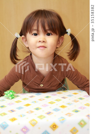 幼児(3歳児)と誕生日プレゼント 35158382
