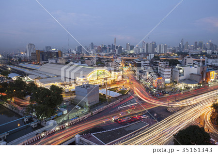 Blur light traffic at Hua Lamphong Station public Blur light traffic at Hua Lamphong Station public 35161343