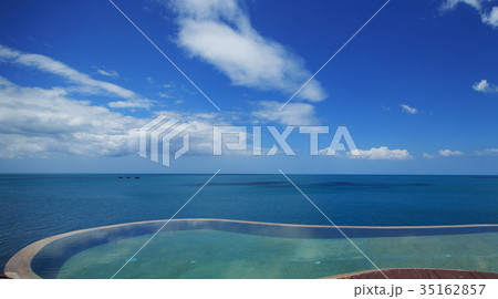 swimming pool swimming pool 35162857