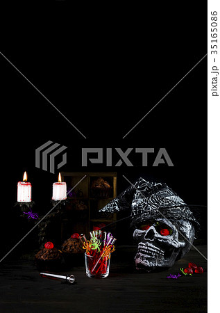 Halloween still-life background 35165086