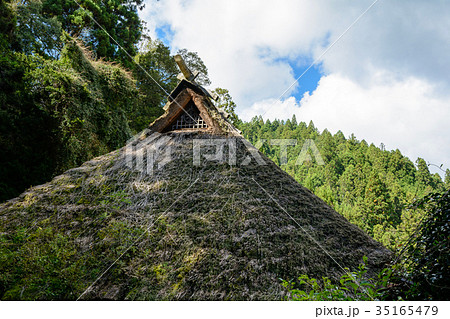 古民家の茅葺屋根 古民家の茅葺屋根 35165479