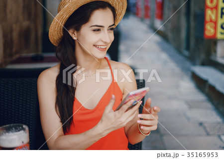 pretty brunette 35165953