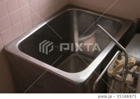 住宅ビフォーアフター用　リフォーム　建て替え前　事例写真　浴室　バランス型風呂釜 35166975