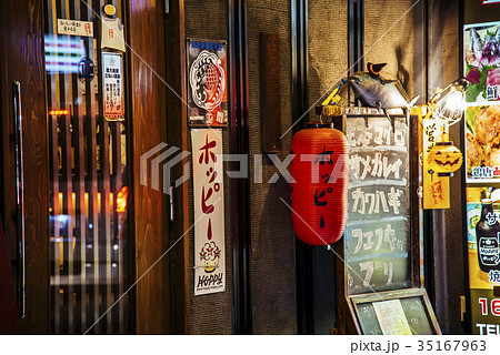 居酒屋 赤提灯の写真素材