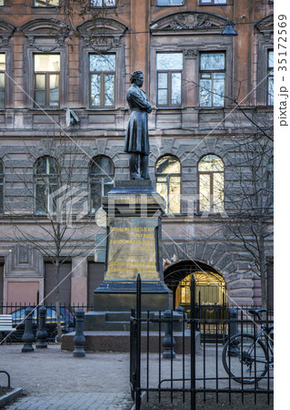 Monument to A.S. Pushkin on Pushkin Street  35172569