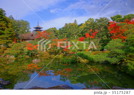 Ninnaji Temple North garden lake in early autumn 35175287