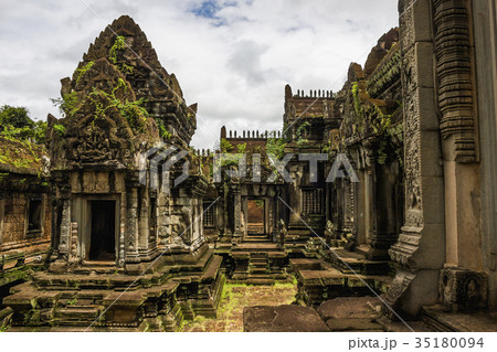 Angkor Wat temple 35180094
