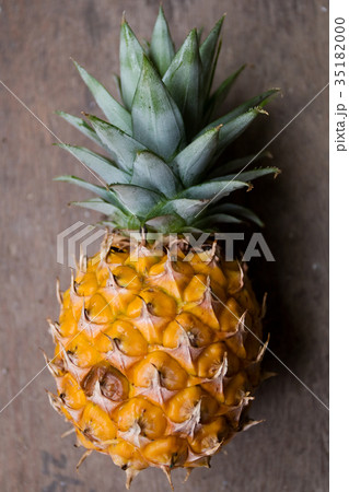 Pineapple fruit 35182000