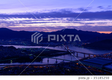 広島の夜景　黄金山からの眺め 35185250