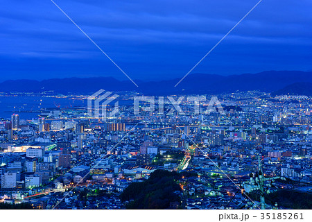 広島の夜景　黄金山からの眺め 35185261