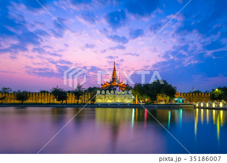 Night view of Mandalay Palace in Myanmar 35186007