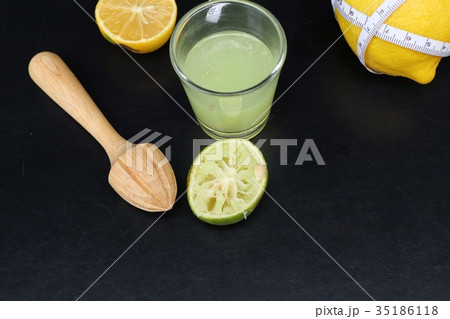 Lemon juice Lemon juice 35186118