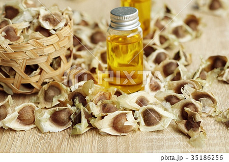 moringa oil 35186256
