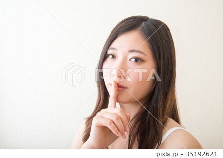 young asian girl with quiet pose young asian girl with quiet pose 35192621