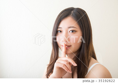 young asian girl with quiet pose young asian girl with quiet pose 35192622