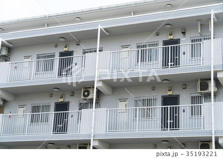 3階立てアパート　イメージ　外観　 35193221