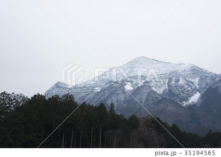 羊山公園から見る武甲山 羊山公園から見る武甲山 35194565