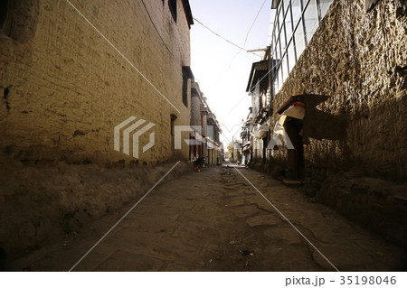 narrow street in the Tibetan city of temples 35198046