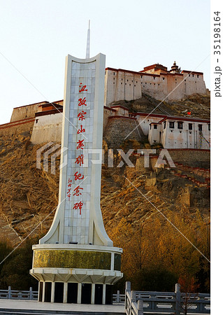 city view in Tibet china 35198164