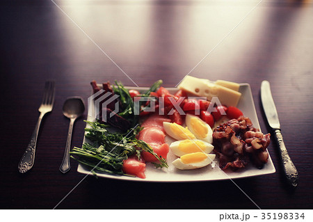 food meal serving table restaurant 35198334