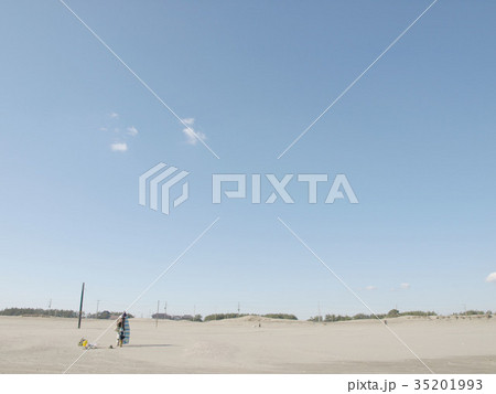 冬の砂浜 35201993